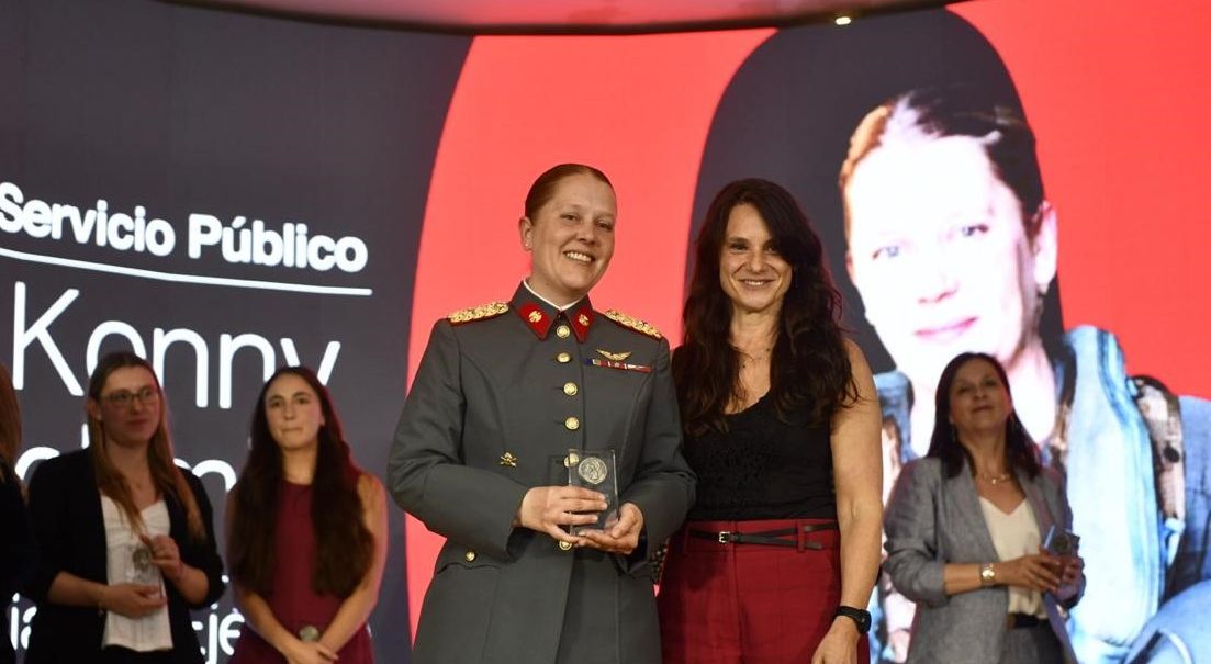 Oficial de Ejército es una de las 100 Mujeres Líderes 2025
