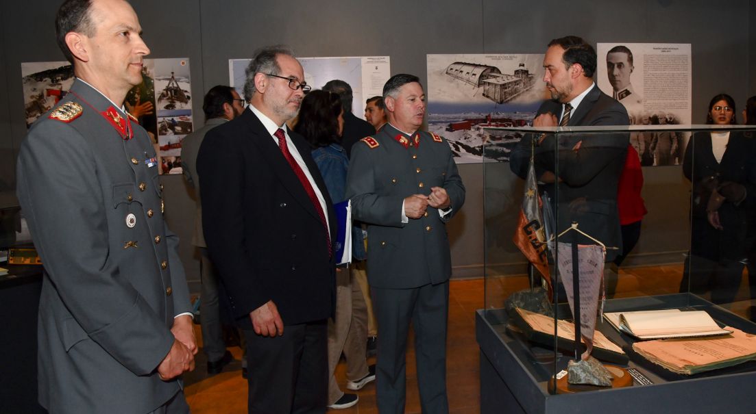 Nueva exposición destaca el desarrollo histórico, científico y territorial del Ejército en la Antártica