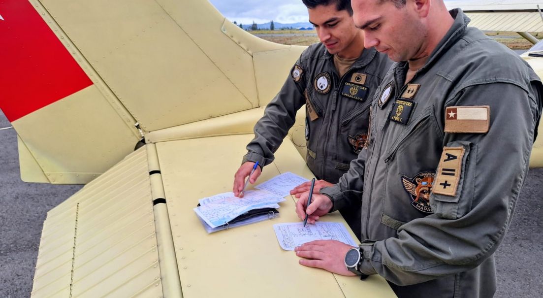 Futuros pilotos del Ejército inician fase avanzada de vuelo por instrumentos