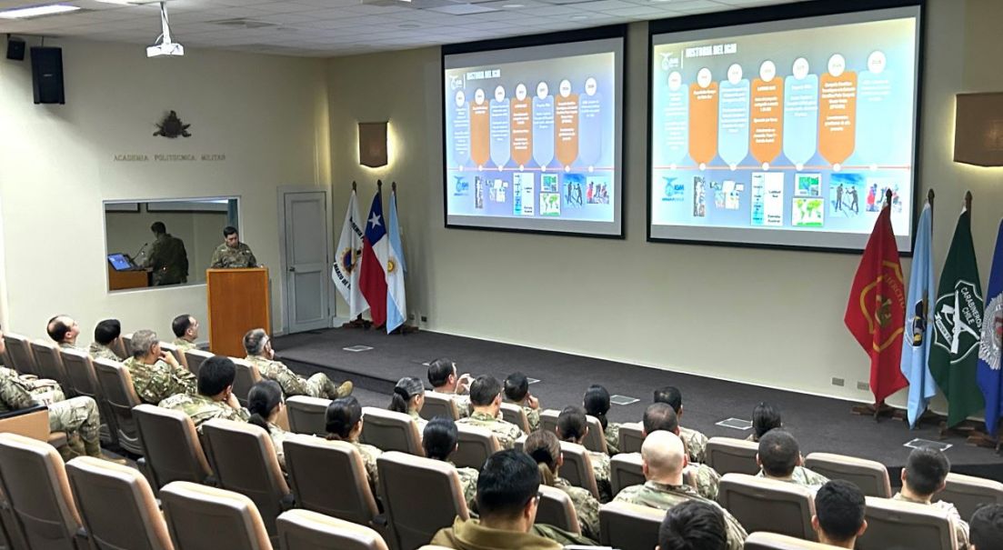 Instituto Geográfico Militar expone su aporte a la defensa y al desarrollo nacional en la Academia Politécnica Militar