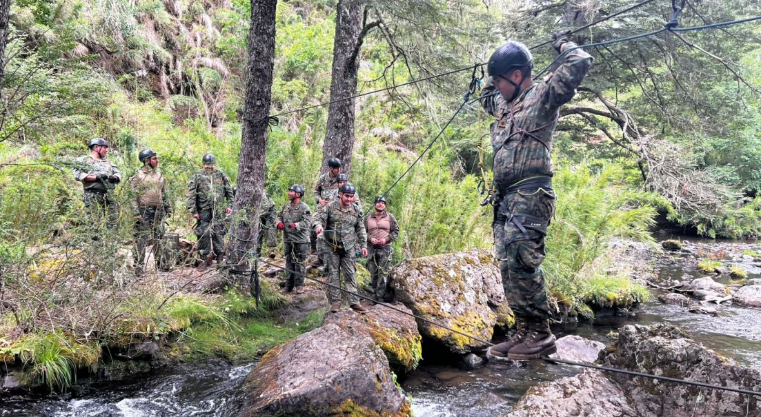 Soldados de Tropa Profesional del Destacamento de Montaña N.° 8 “Tucapel” fortalecen sus capacidades en exigente instrucción de montaña