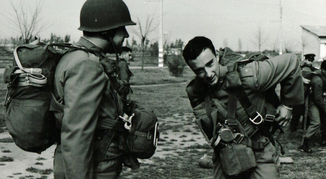 Día de la Especialidad de Paracaidismo Militar: 60 años de historia y valor en los cielos de Chile