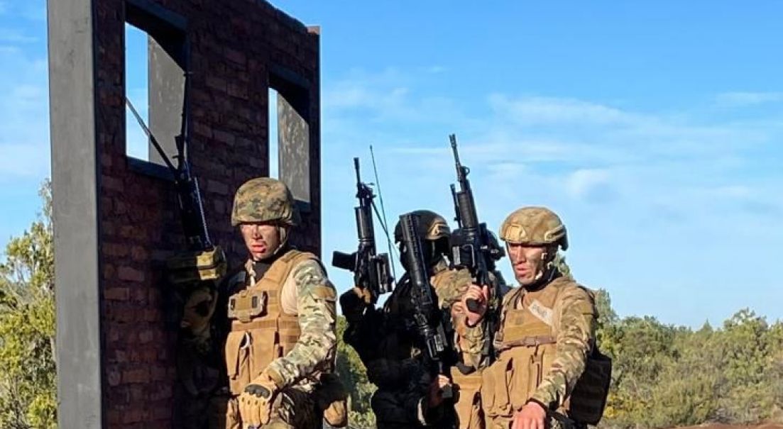 Escuela de Infantería capacita a futuros suboficiales en tiro avanzado con miras de última tecnología