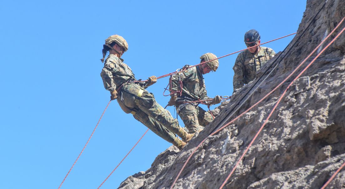 Forjando el liderazgo en las alturas: Cadetes de la Escuela Militar se instruyen en la Escuela de Montaña