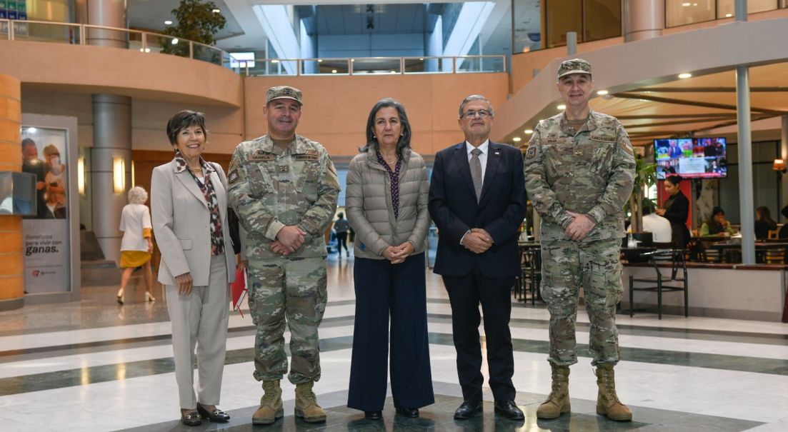 Ministra de Salud visitó el Hospital Militar de Santiago