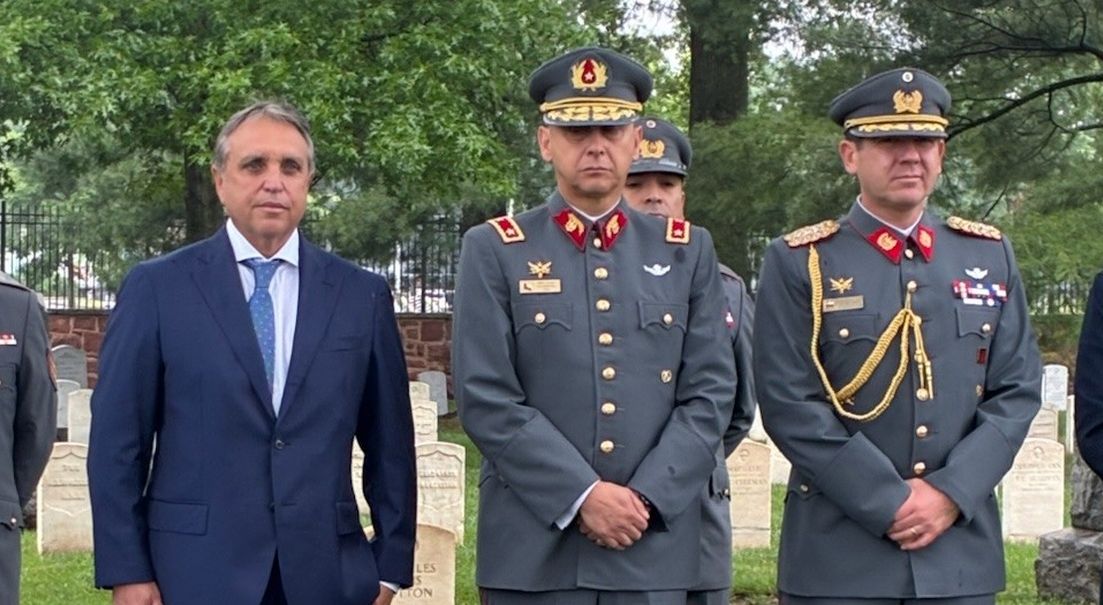 Ejército rinde homenaje en Arlington al único militar chileno sepultado en ese cementerio