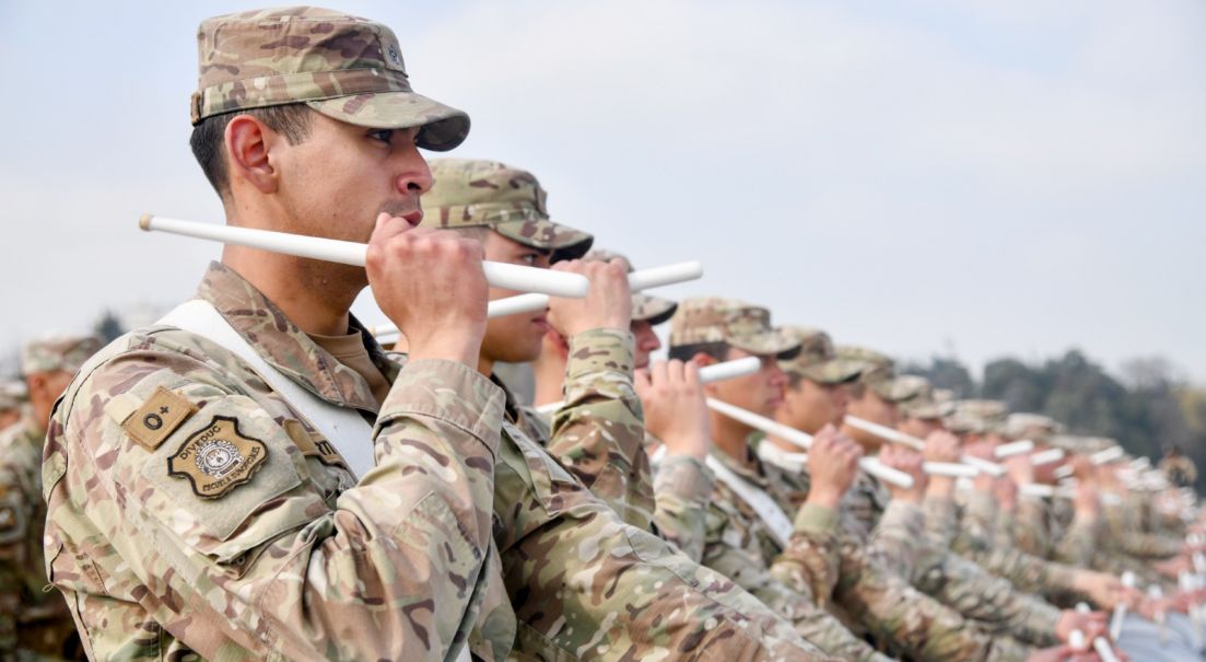 La Gran Banda de Guerra del Ejército inicia sus prácticas en la elipse del Parque O'Higgins
