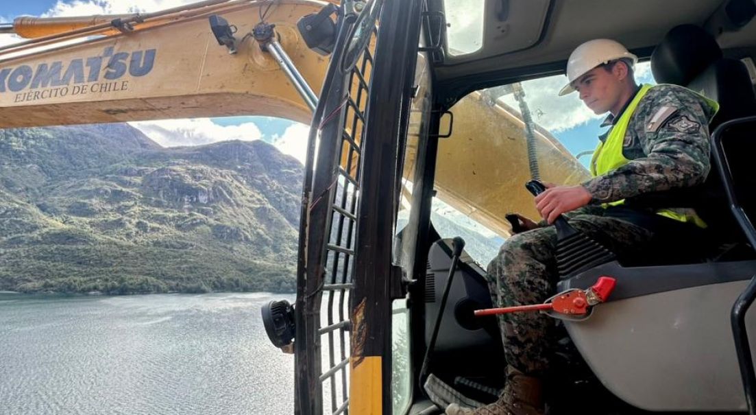 Operadores de equipos de Ingenieros se forman en el Lago Espolón
