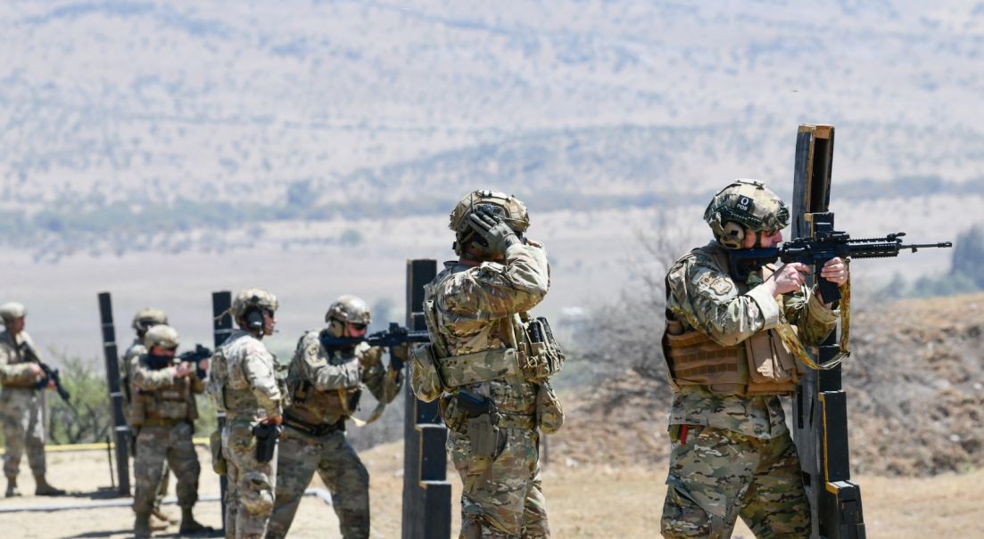 Seminario de Mando 2025 certifica Habilidades Básicas de Combate y especialidad de paracaidista