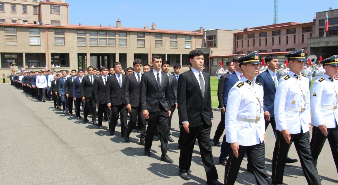 Nuevos alumnos ingresan a la Escuela Militar
