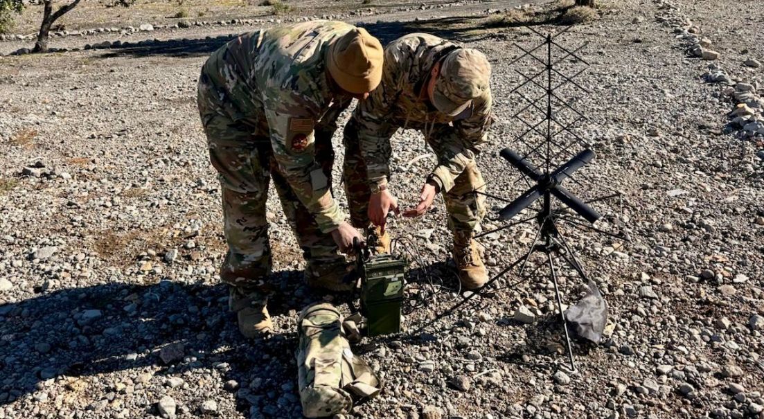 Ejército de Chile y U.S. Army prueban interoperabilidad en exigente ejercicio de comunicaciones en la montaña
