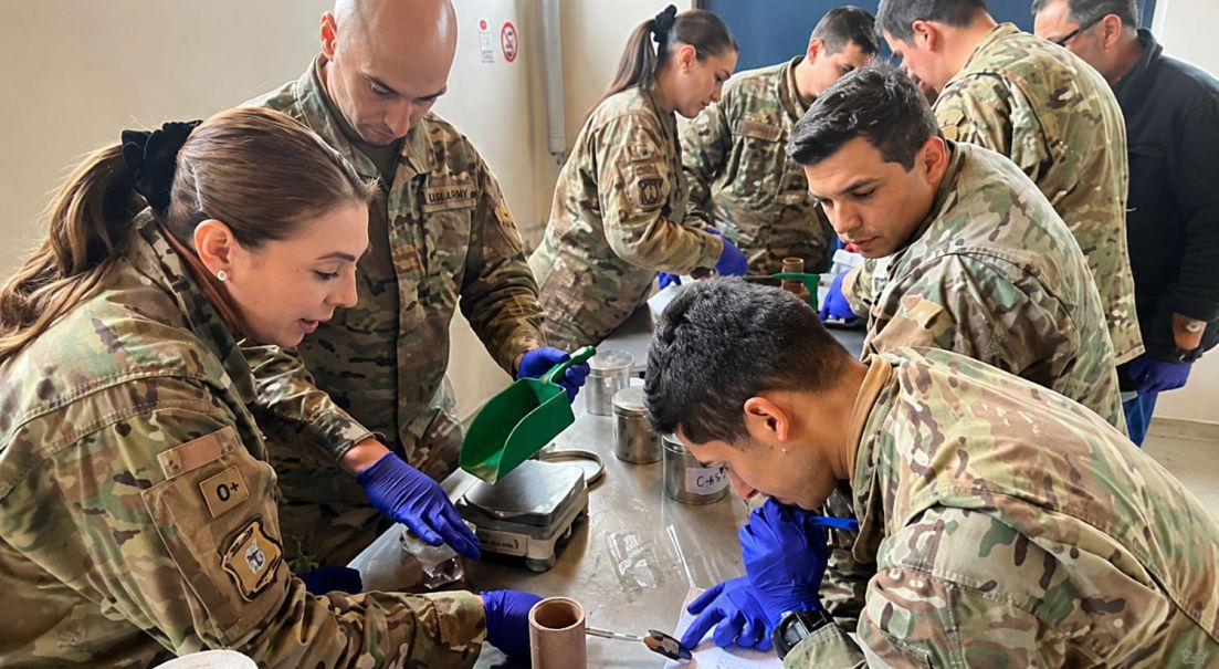 Alumnos de la ACAPOMIL realizaron visita profesional a FAMAE
